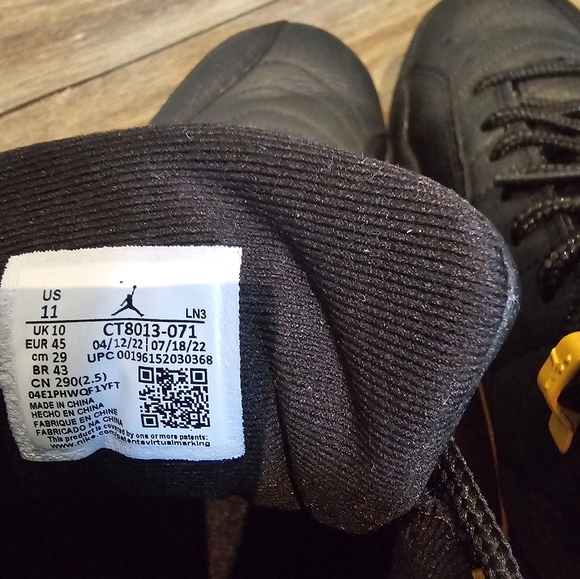 ****Worn Only 2 Times****     Jordan 12 Black and Yellow High-Top Sneakers - Picture 6 of 9
